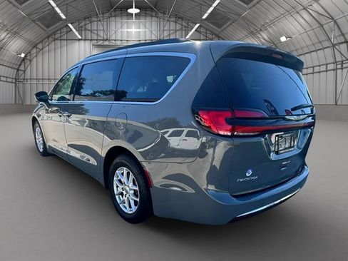Used 2022 Chrysler Pacifica Touring-L FWD image 4
