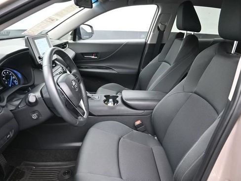 Used 2024 Toyota Venza LE AWD/4WD image 29