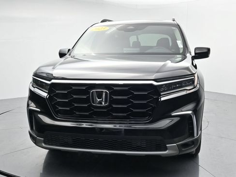 Used 2023 Honda Pilot Touring image 3