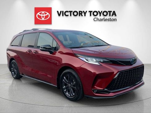 Used 2025 Toyota Sienna XSE w/ XSE Premium Package AWD/4WD image 5