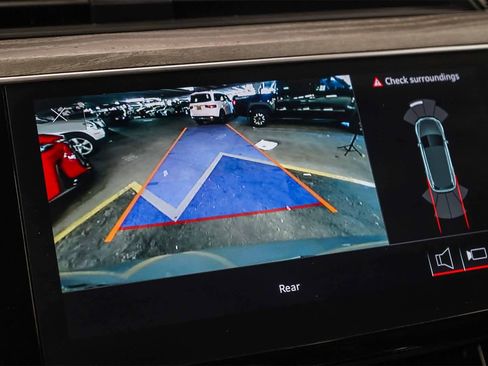 Used 2023 Audi e-tron Premium image 26