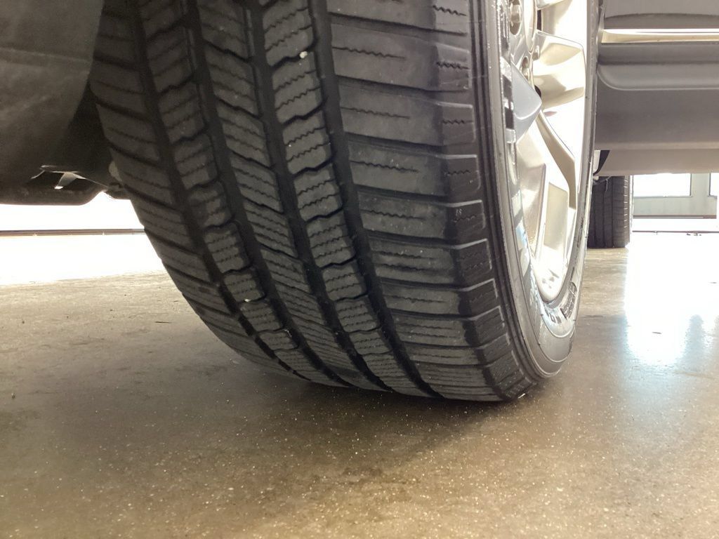Used 2015 Ford Explorer Limited w/ Equipment Group 302A AWD/4WD image 30