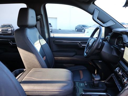 Used 2023 GMC Sierra 1500 AT4 w/ AT4 Premium Package AWD/4WD image 11