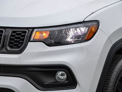 New 2026 Jeep Compass Latitude image 8