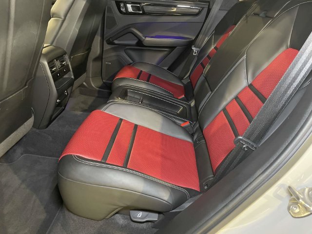 Certified 2023 Porsche Cayenne Turbo GT AWD/4WD image 19