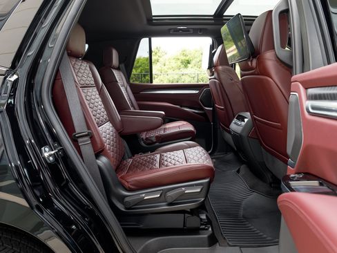 Used 2026 Cadillac Escalade Sport AWD/4WD image 30