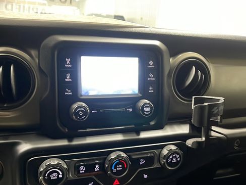 Used 2018 Jeep Wrangler Unlimited Sport S AWD/4WD image 9