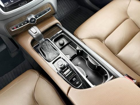 Used 2019 Volvo XC90 T6 Momentum w/ Advanced Package image 60