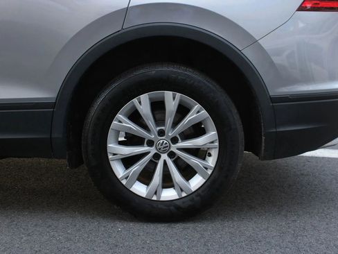 Used 2019 Volkswagen Tiguan SE w/ Panoramic Sunroof Package image 10