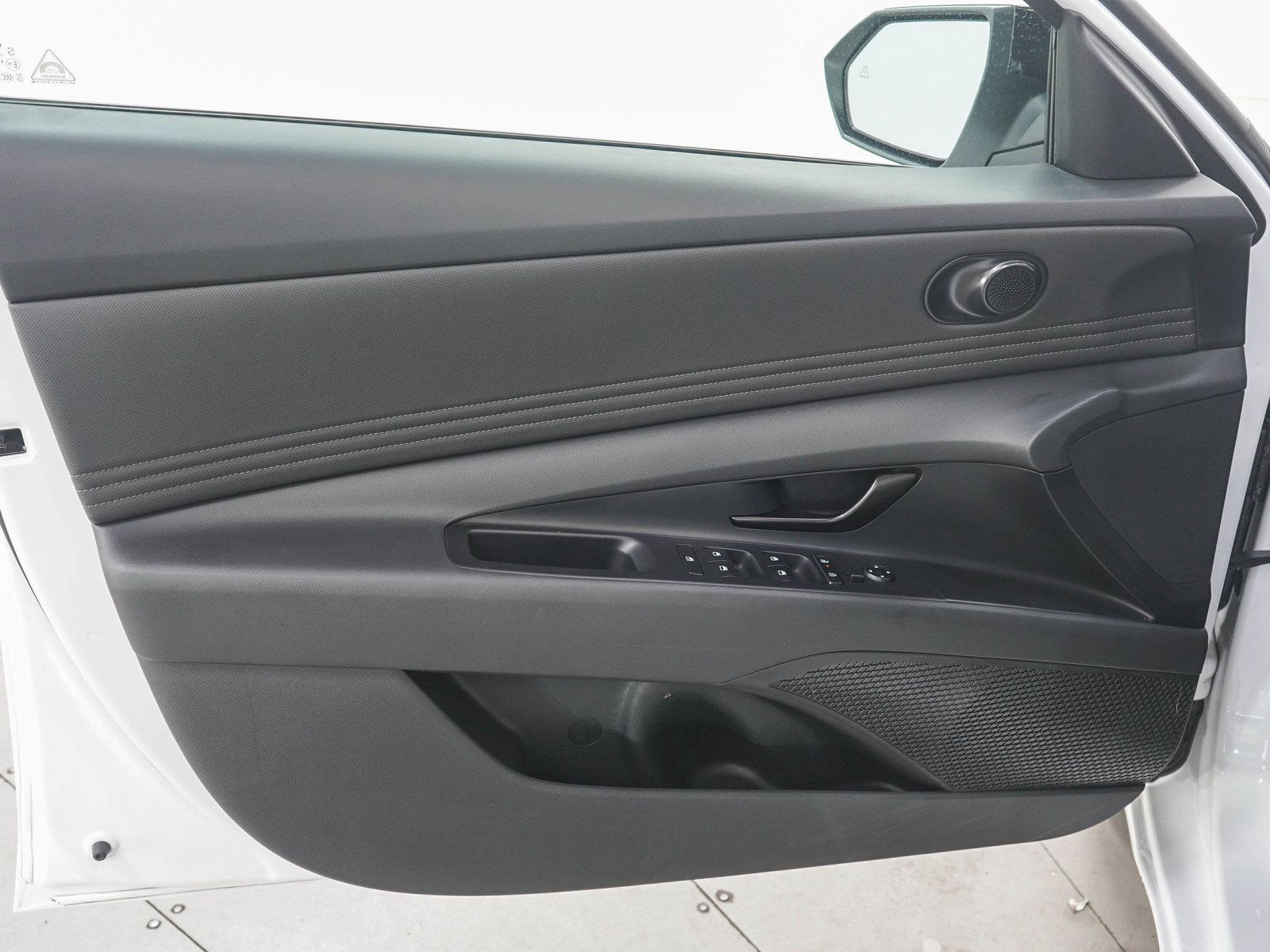 Used 2025 Hyundai Elantra SEL FWD image 19