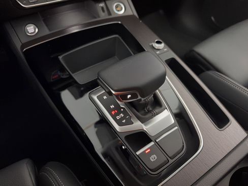 Used 2023 Audi Q5 e Premium w/ Convenience Package image 25