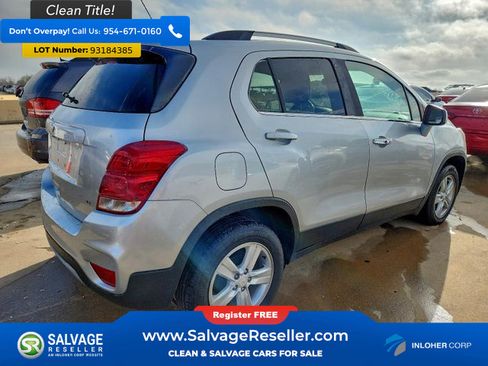 Used 2019 Chevrolet Trax LT w/ LT Convenience Package FWD image 4