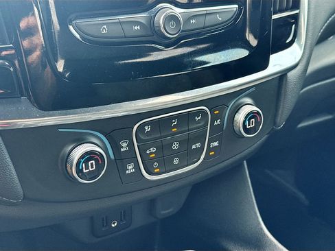 Used 2023 Chevrolet Traverse LT image 15