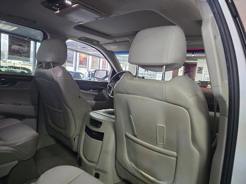 Used 2015 Cadillac Escalade ESV Luxury image 16