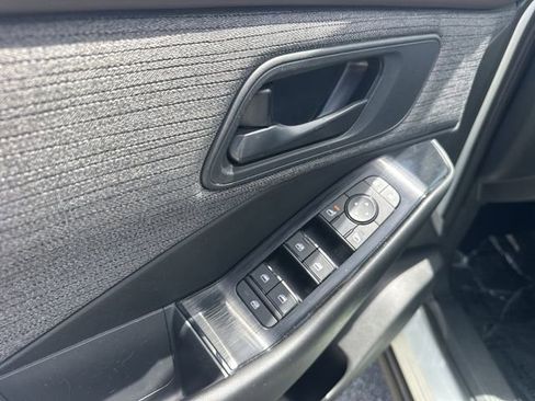 Used 2023 Nissan Rogue S FWD image 16