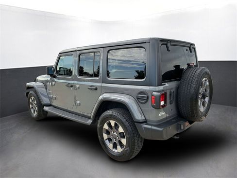 Used 2018 Jeep Wrangler Unlimited Sahara image 4