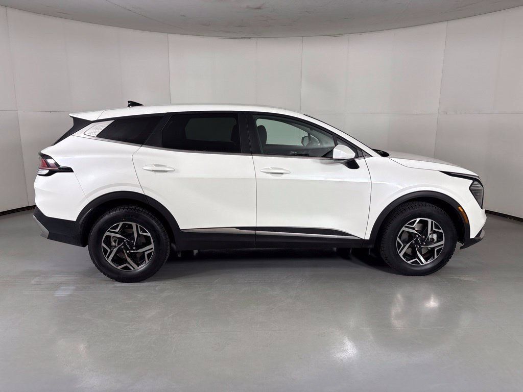 Used 2024 Kia Sportage LX AWD/4WD image 9