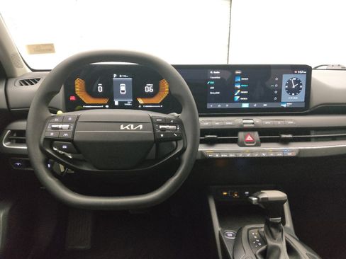 Used 2025 Kia K4 LXS image 22