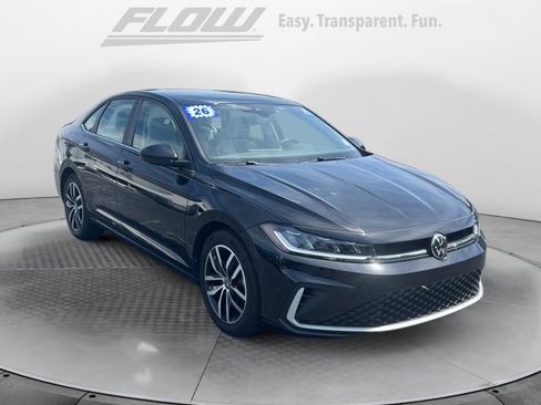 Used 2026 Volkswagen Jetta SE FWD image 1