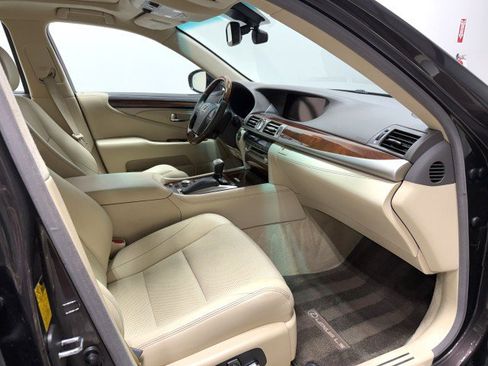 Used 2013 Lexus LS 460 w/ Ultra Luxury Pkg RWD image 16