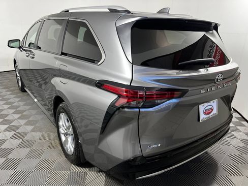 Used 2026 Toyota Sienna Limited FWD image 7