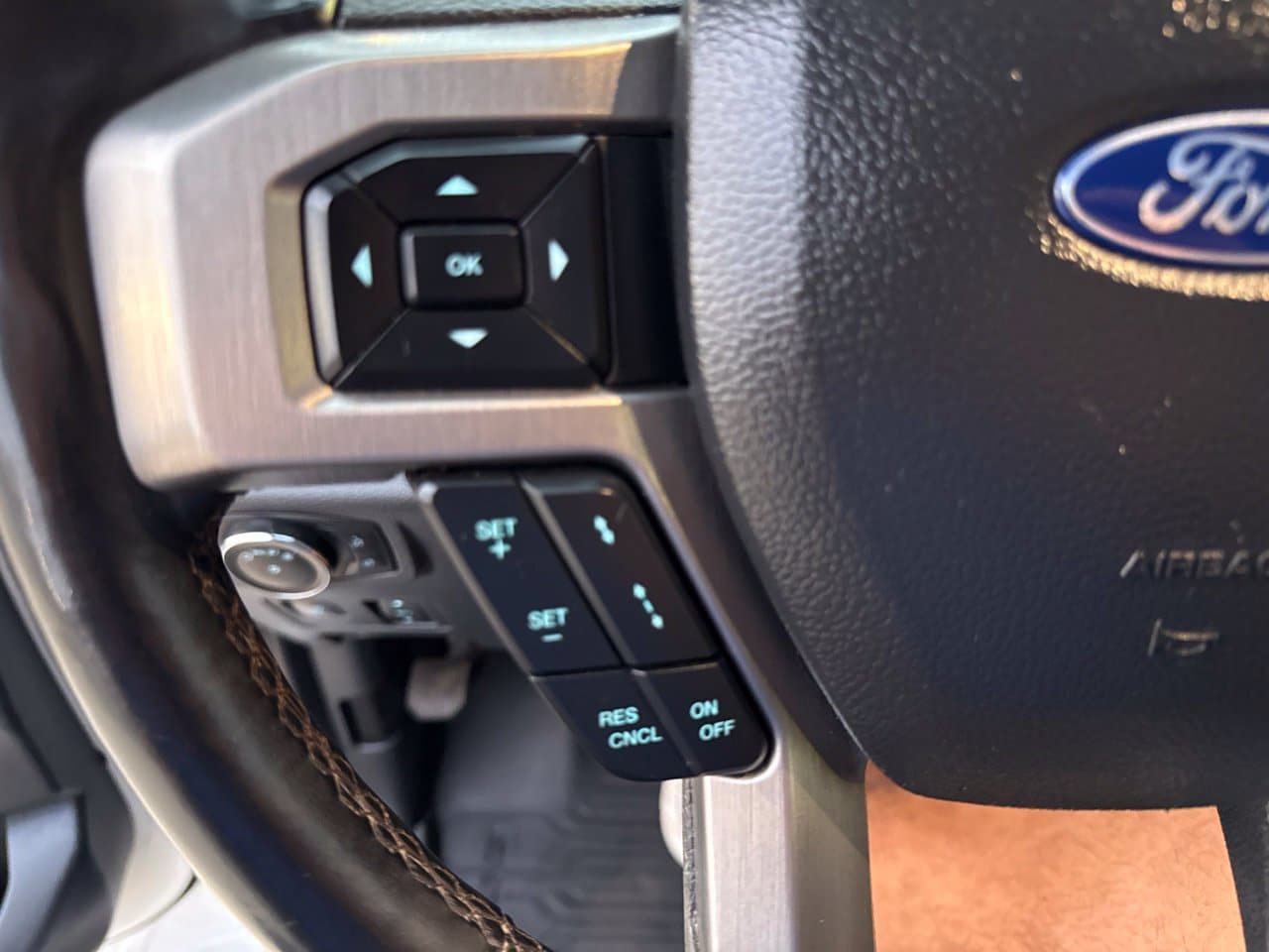 Used 2022 Ford F350 Platinum w/ FX4 Off-Road Package AWD/4WD image 27