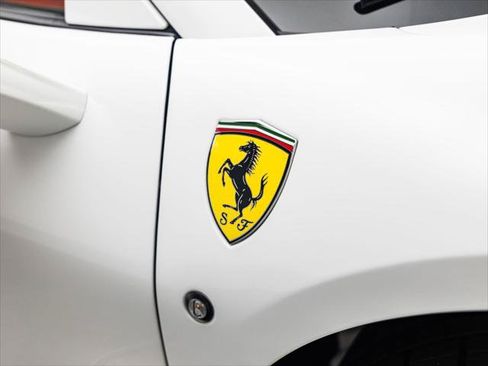Used 2022 Ferrari F8 Tributo RWD image 24