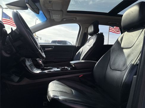 Used 2018 Ford Edge Titanium w/ Equipment Group 302A AWD/4WD image 17