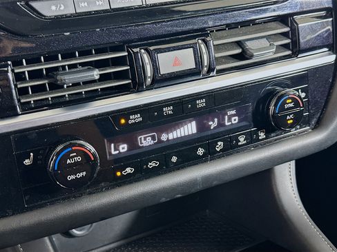 Used 2025 Nissan Pathfinder SV FWD image 23