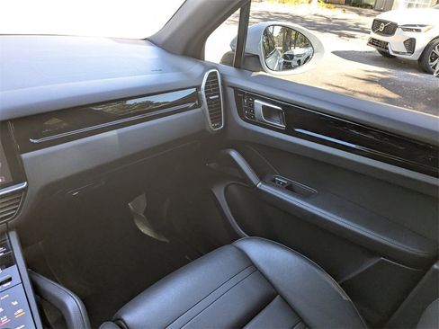 Used 2019 Porsche Cayenne image 18
