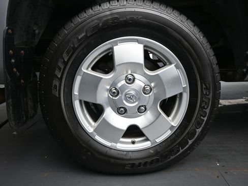 Used 2011 Toyota Tundra 4x4 Double Cab image 10