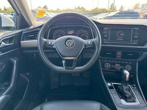 Used 2021 Volkswagen Jetta SE FWD image 17