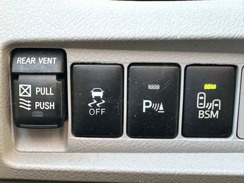 Used 2015 Toyota Sienna XLE Premium image 10