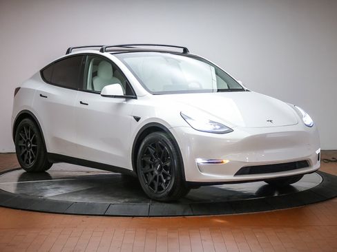 Used 2021 Tesla Model Y Long Range AWD/4WD image 6