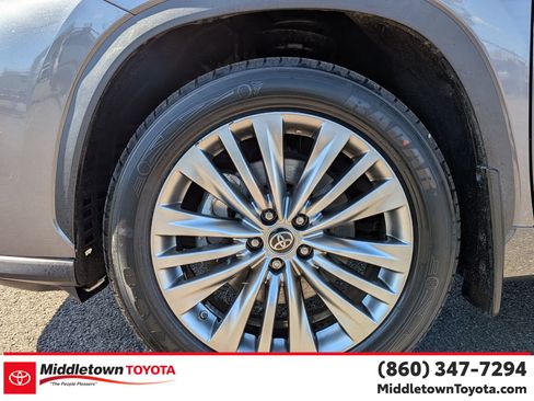 Used 2023 Toyota Highlander Platinum AWD/4WD image 9