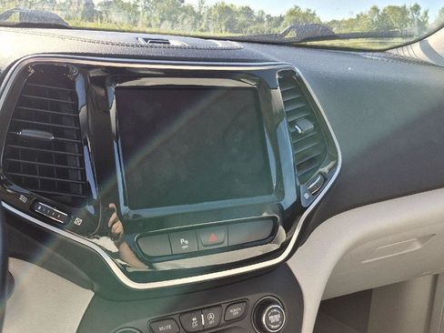 Used 2020 Jeep Cherokee Limited AWD/4WD image 9