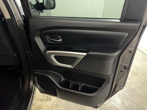 Used 2017 Nissan Titan SV image 51