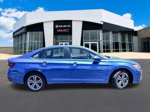 Used 2024 Volkswagen Jetta SE FWD image 9