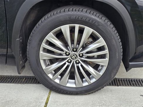 Used 2020 Toyota Highlander Platinum image 9