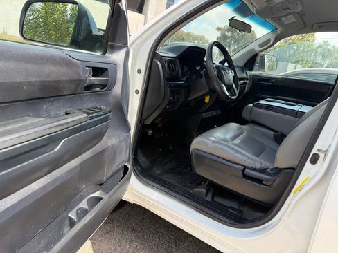 Used 2015 Toyota Tundra SR image 11