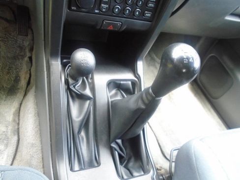 Used 2002 Nissan Frontier XE AWD/4WD image 14