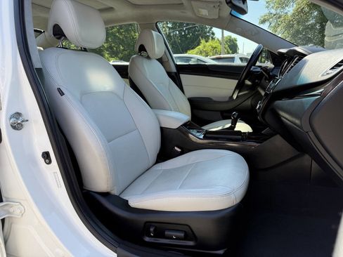 Used 2014 Kia Cadenza Premium w/ Technology Package FWD image 14