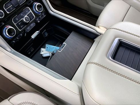 Used 2021 GMC Yukon Denali w/ LPO, Illumination Package image 16