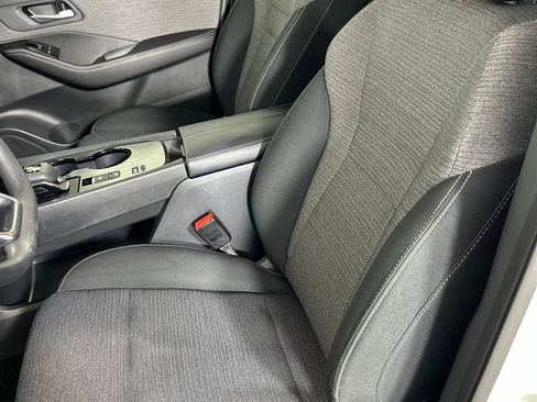 Used 2023 Nissan Rogue SV image 19