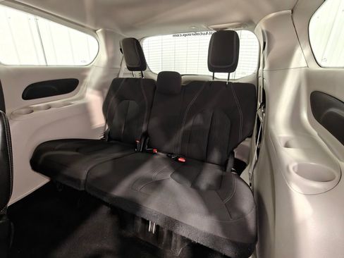 Used 2023 Chrysler Voyager LX FWD image 25
