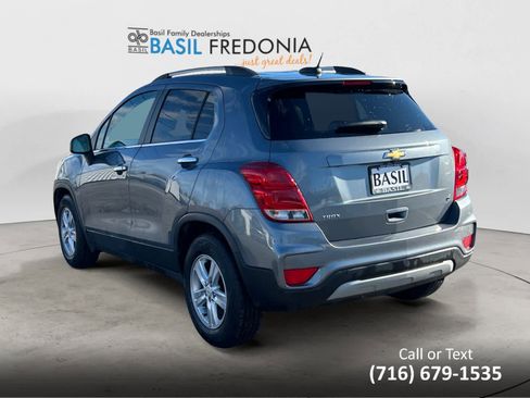 Used 2019 Chevrolet Trax LT w/ LT Convenience Package image 3