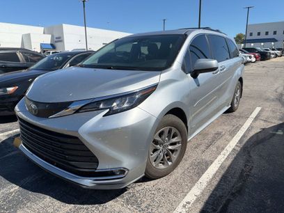Used 2021 Toyota Sienna XLE