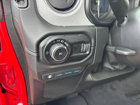 Used 2025 Jeep Wrangler Unlimited Sahara w/ Safety Group AWD/4WD image 16