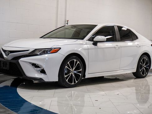 Used 2020 Toyota Camry SE image 4