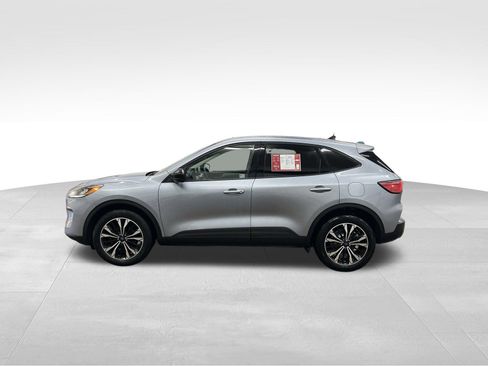 Used 2022 Ford Escape SE w/ SE Sport Appearance Package image 2